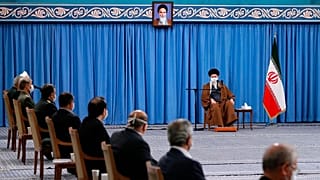 دیدار خامنه‌ای با روحانی و اعضا ستاد کرونا