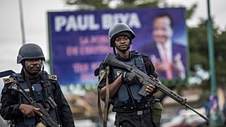 Kamerun'un güneybatısından bulunan Kumba şehrinde bir okula düzenlenen saldırıda en az 8 çocuk hayatını kaybetti