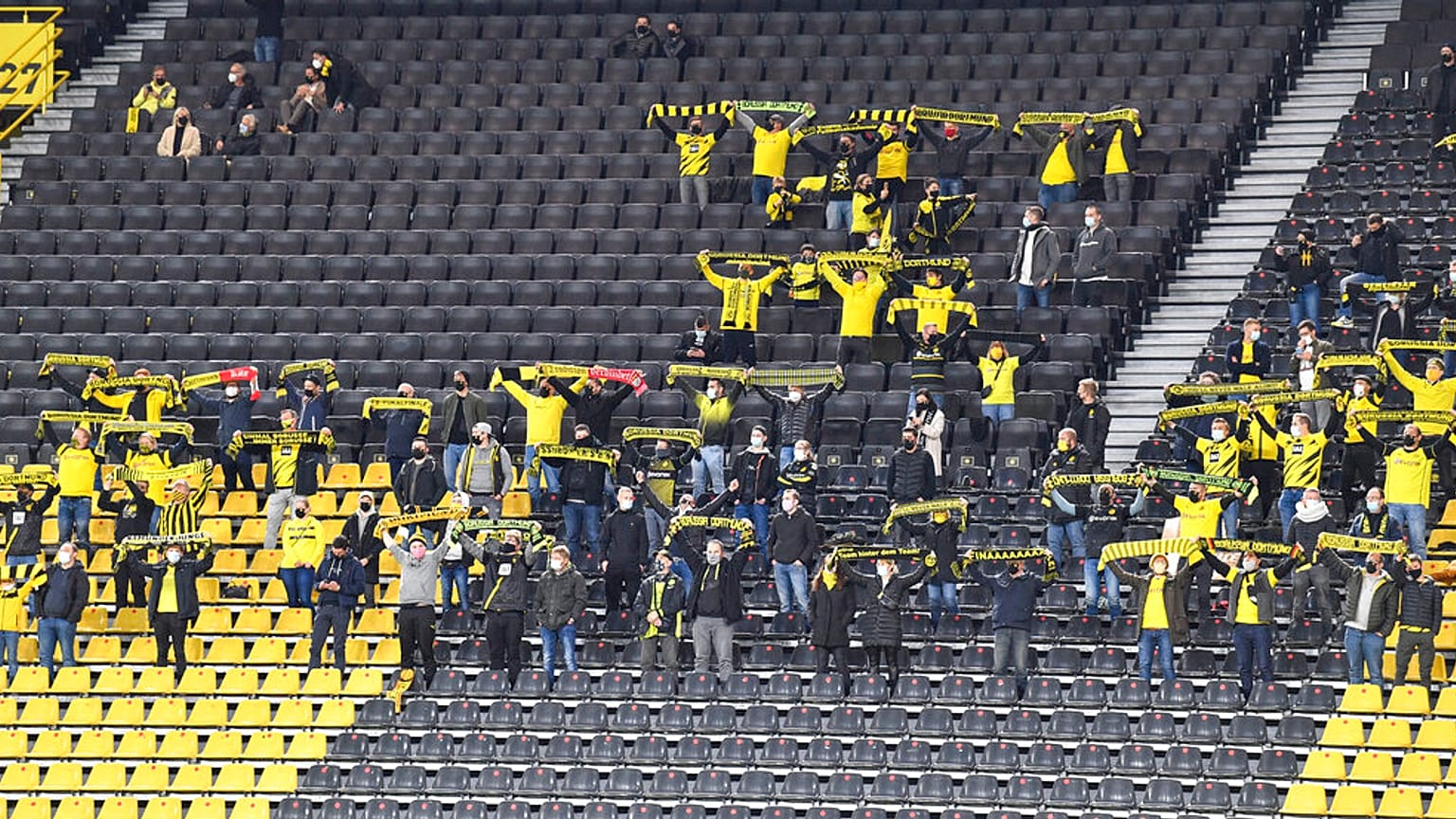 Wo ist der Fan im blauen Trikot?