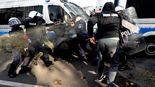 Βαρσοβία: Επεισόδια σε διαδήλωση κατά των περιοριστικών μέτρων