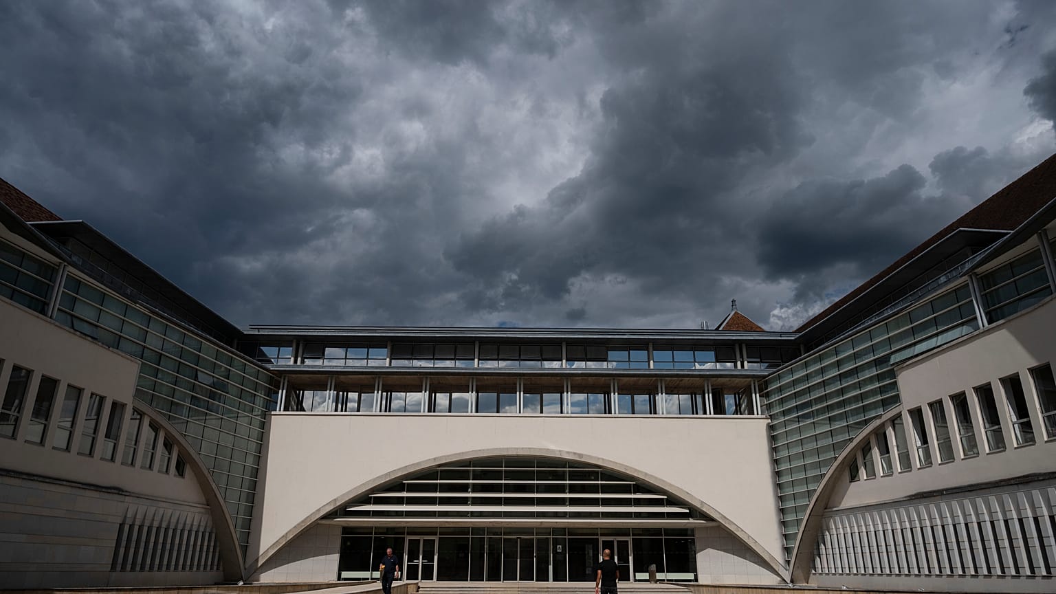 Família de jovem bósnia agredida em Besançon expulsa de França