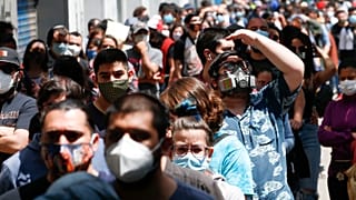 Largas colas para votar en el referéndum constitucional en Santiago de Chile, 25 de octubre 200