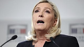 Fransa'da aşırı sağcı lider Le Pen, Türkiye Cumhurbaşkanı Erdoğan ile girdiği tartışmada Macron'dan yana tavır açıkladı.