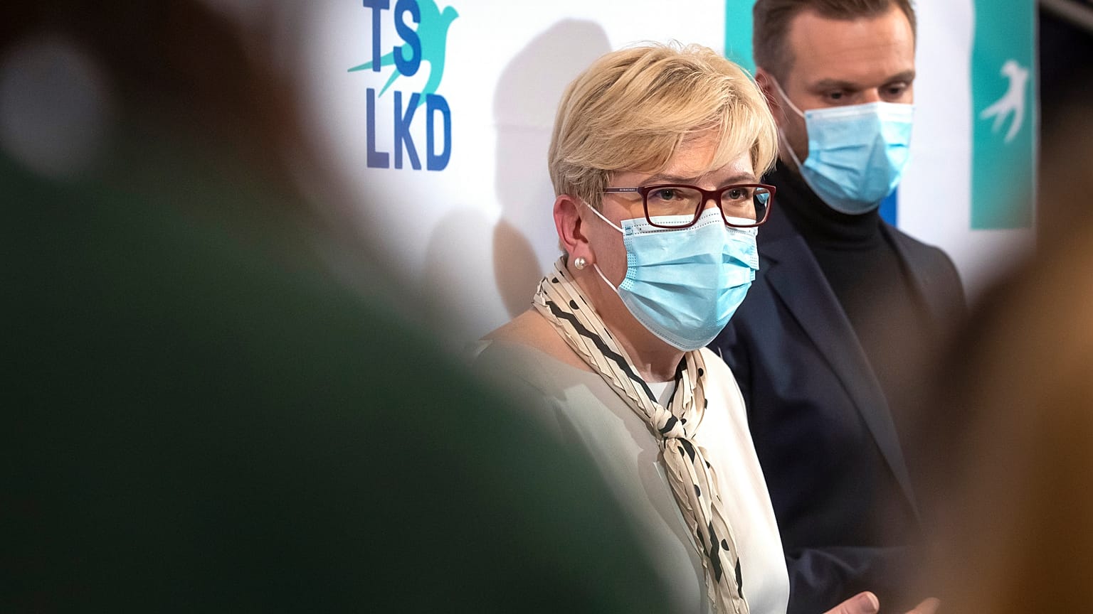 El líder de los cristianodemócratas lituanos, Gabrielius Landsbergis, junto a su candidata a jefa de Gobierno, Ingrida Simonyte.