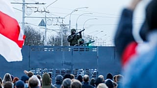 Opponents of Belarusian President Lukashenko demonstrate in MInsk