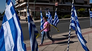 Her 10 Yunanistanlı'dan 7'si pandeminin seyrinden endişe duyuyor