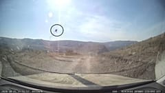 Ракета над армейским конвоем, который сопровождают журналисты