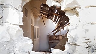 Квартира, разрушенная в результате артобстрела на прошлой неделе