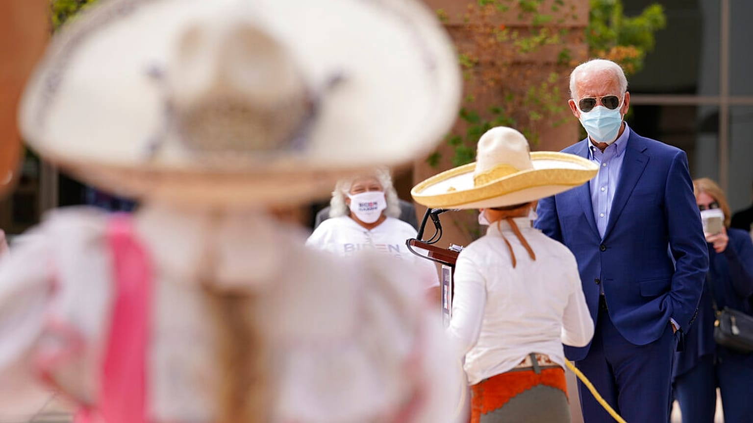 simpatizzanti delle comunità ispaniche incontrano Joe Biden a Las Vegas