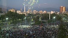 موج شادی در سانتیاگو پس از رای اکثریت به تغییر قانون اساسی شیلی