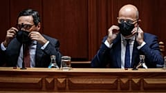 O ministro de Estado e das Finanças, João Leão, acompanhado por António Mendonça Mendes, secretário de Estado Adjunto e dos Assuntos Fiscais