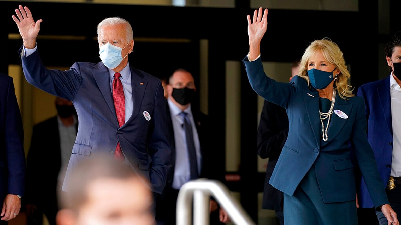Joe Biden und seine Frau Jill bei der Stimmabgabe