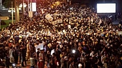 Demonstranten in Thailand vor der deutschen Botschaft, 26.10.2020