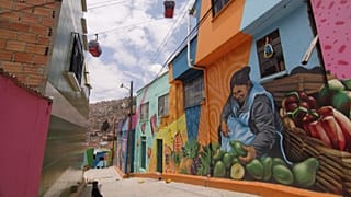 La vie colorée d'un quartier pauvre en Bolivie