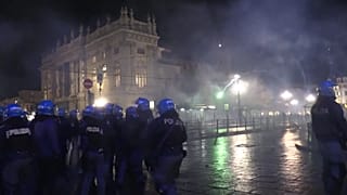 Protesters clash with Italian police over coronavirus restrictions