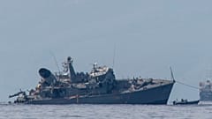 Yunanistan'da donanma ve konteyner gemileri çarpıştı