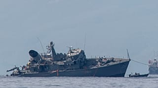 Yunanistan'da donanma ve konteyner gemileri çarpıştı