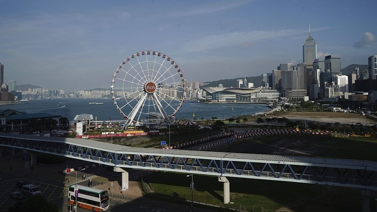 Singapur'da 20'den fazla dinozor modelinin sergilendiği 'The Jurassic Mile'a yoğun ilgi