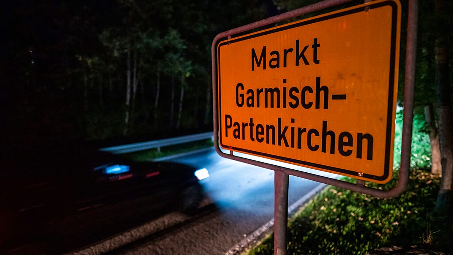 Ortseingangsschild Garmisch-Partenkirchen