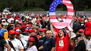 QAnon taraftarları Trump mitinginde