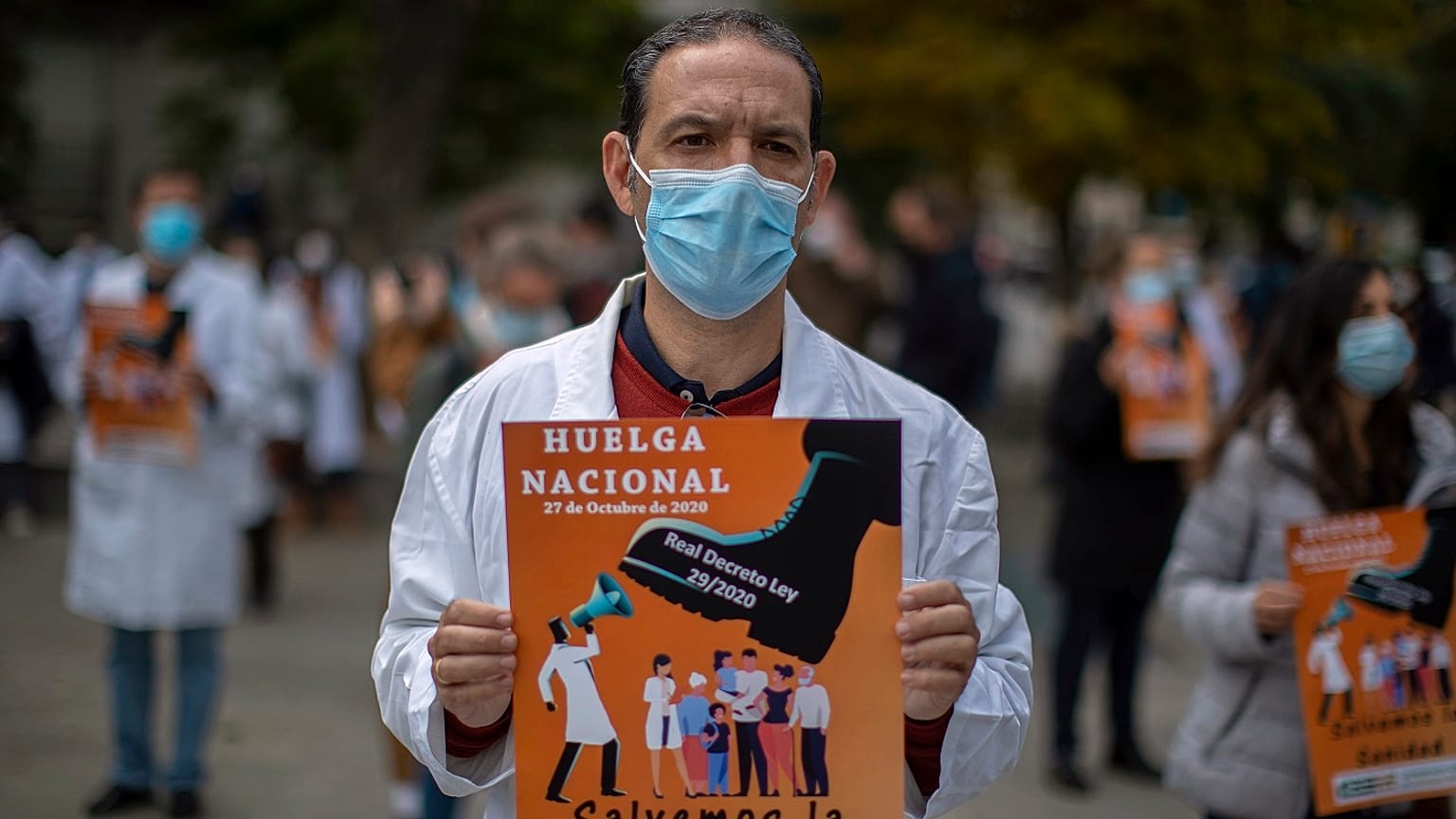 Protestano medici e infermieri, sotto pressione ovunque 