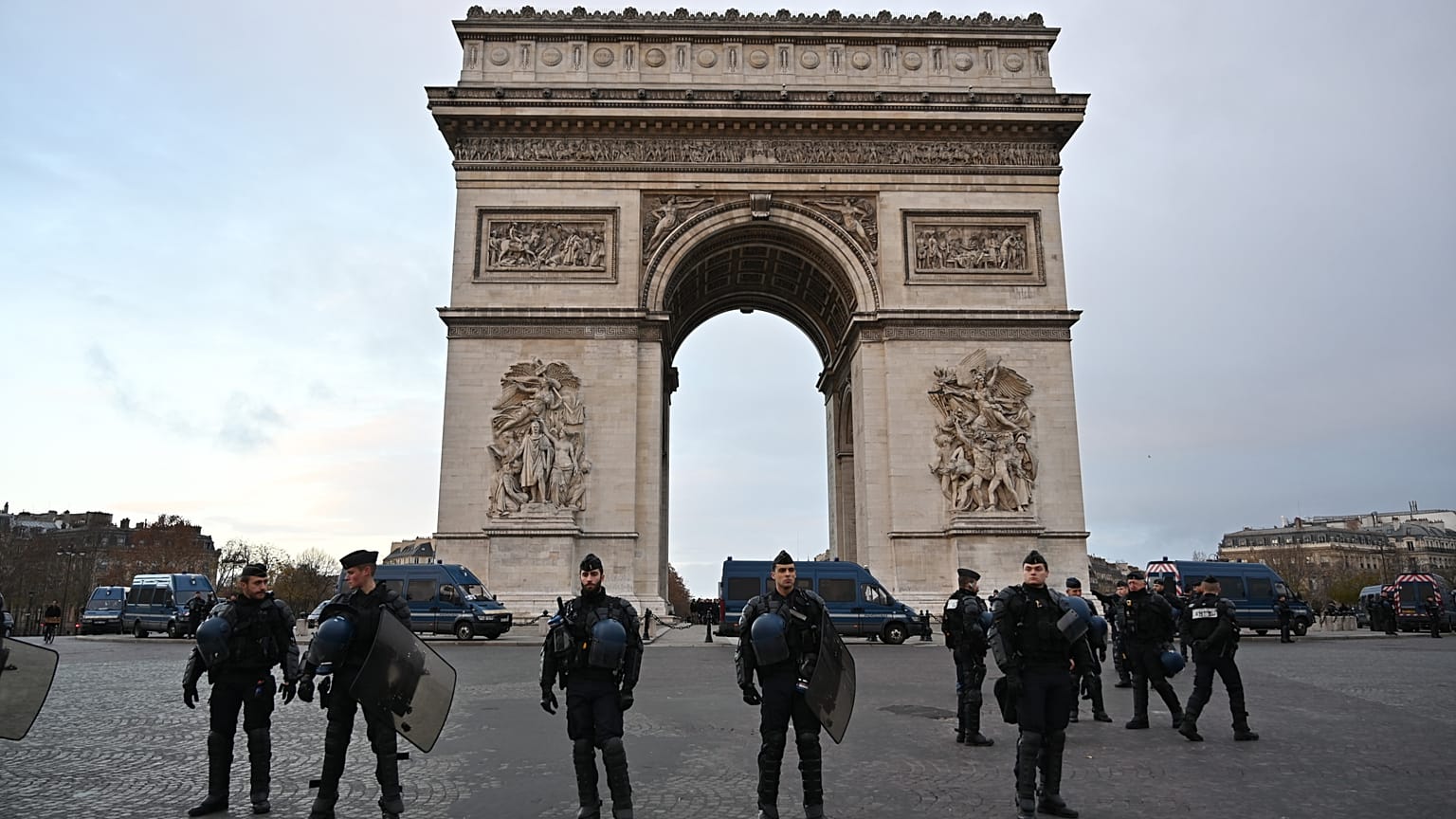 Paris’teki Zafer Takı