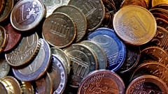 Κατώτατο μισθό παντού προτείνει η Κομισιόν