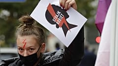 Πολωνία: Γενική απεργία για τις αμβλώσεις