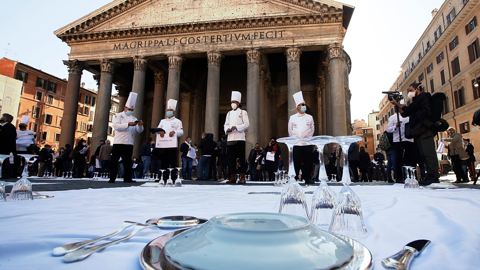 Manifestation de restaurateurs et chefs cuisiniers à Rome devant le Panthéon pour dénoncer les restrictions liées au Covid-19, mercredi 28 octobre 2020, Italie