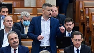 The Jobbik party leader Péter Jakab has accused the prime minister of buying the votes of people kept in poverty.