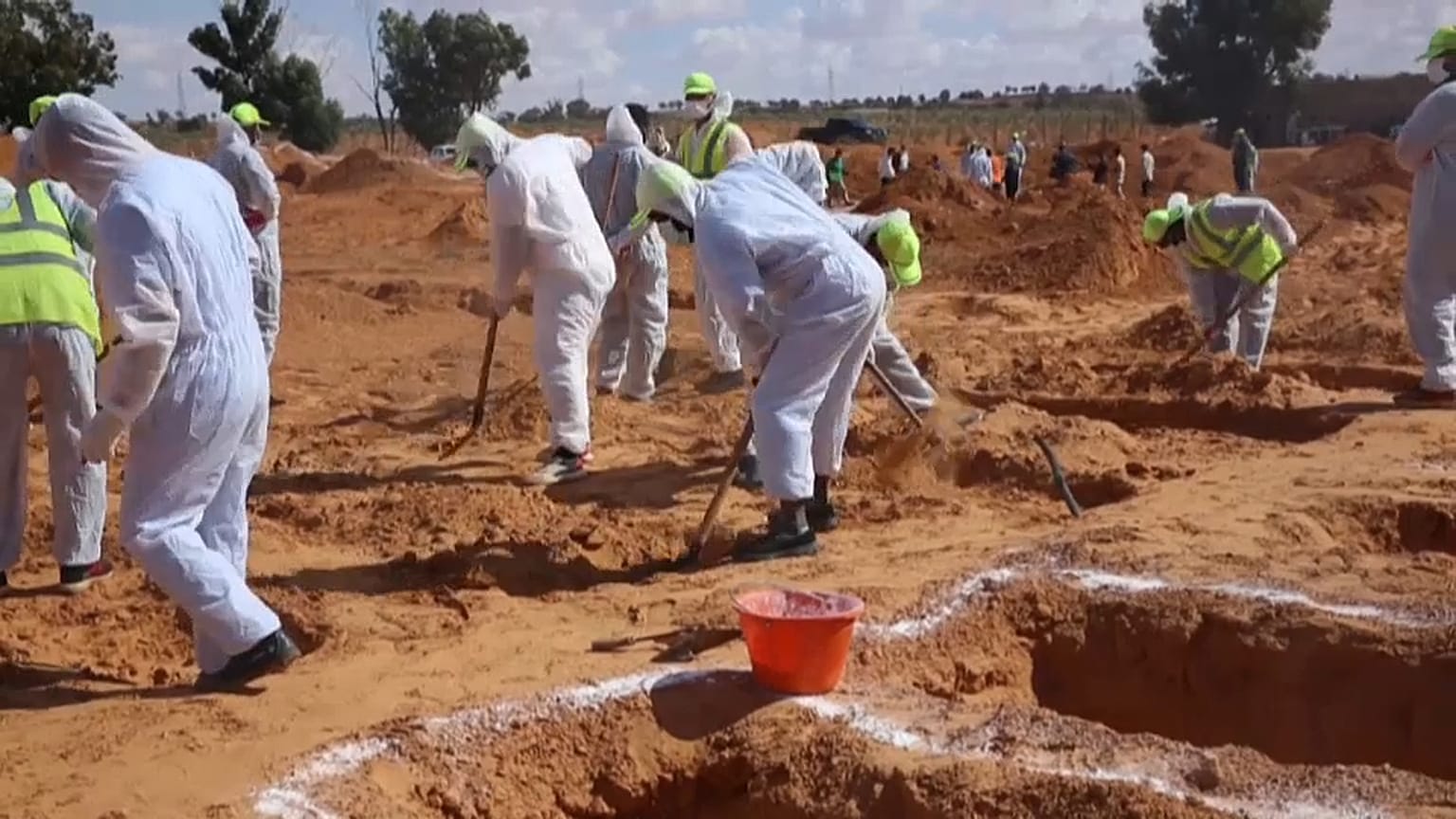 اكتشاف مقبرة جماعية