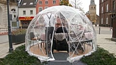 En Allemagne, des igloos pour défier le Covid-19