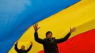 Los moldavos votan entre seguir con Rusia o acercarse a la Unión Europea y EEUU