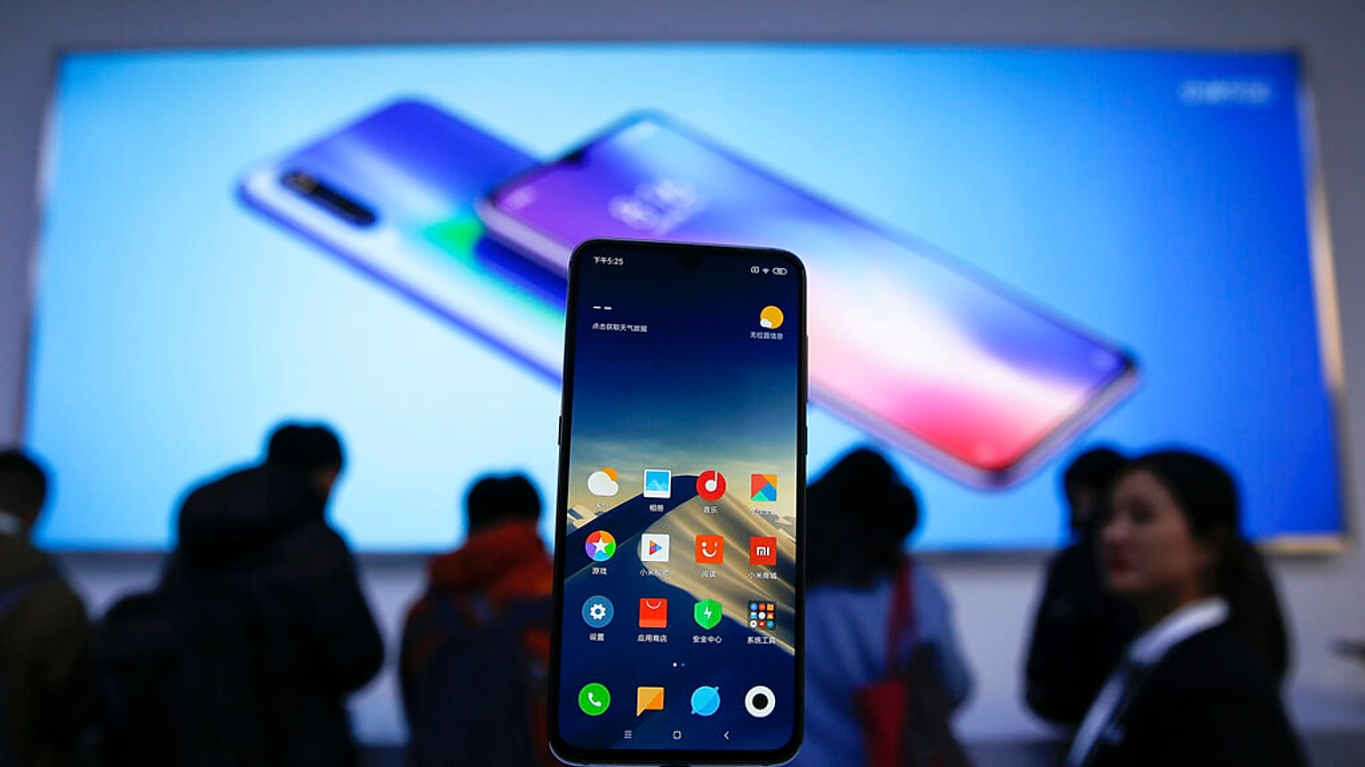 Çinli Xiaomi 2020'de dünyanın en çok satan akıllı telefon markası oldu, genel sıralamada Apple'ı geride bıraktı.