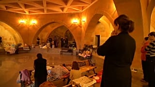 قداس داخل ملجأ كنيسة ناغورنو كاراباخ 