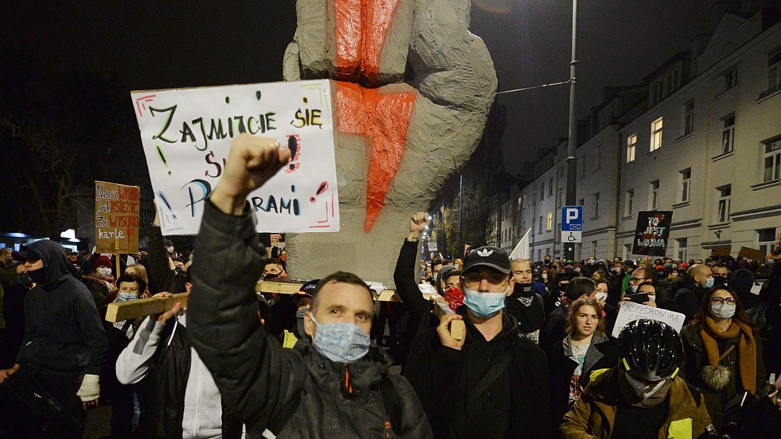 Акция протеста против запрета абортов в Варшаве 30 октября 2020