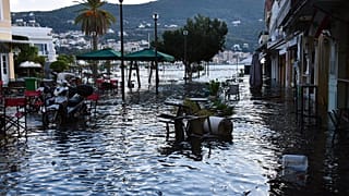 Ege depreminde Yunanistan'ın Sisam adasında küçük tsunami oluştu
