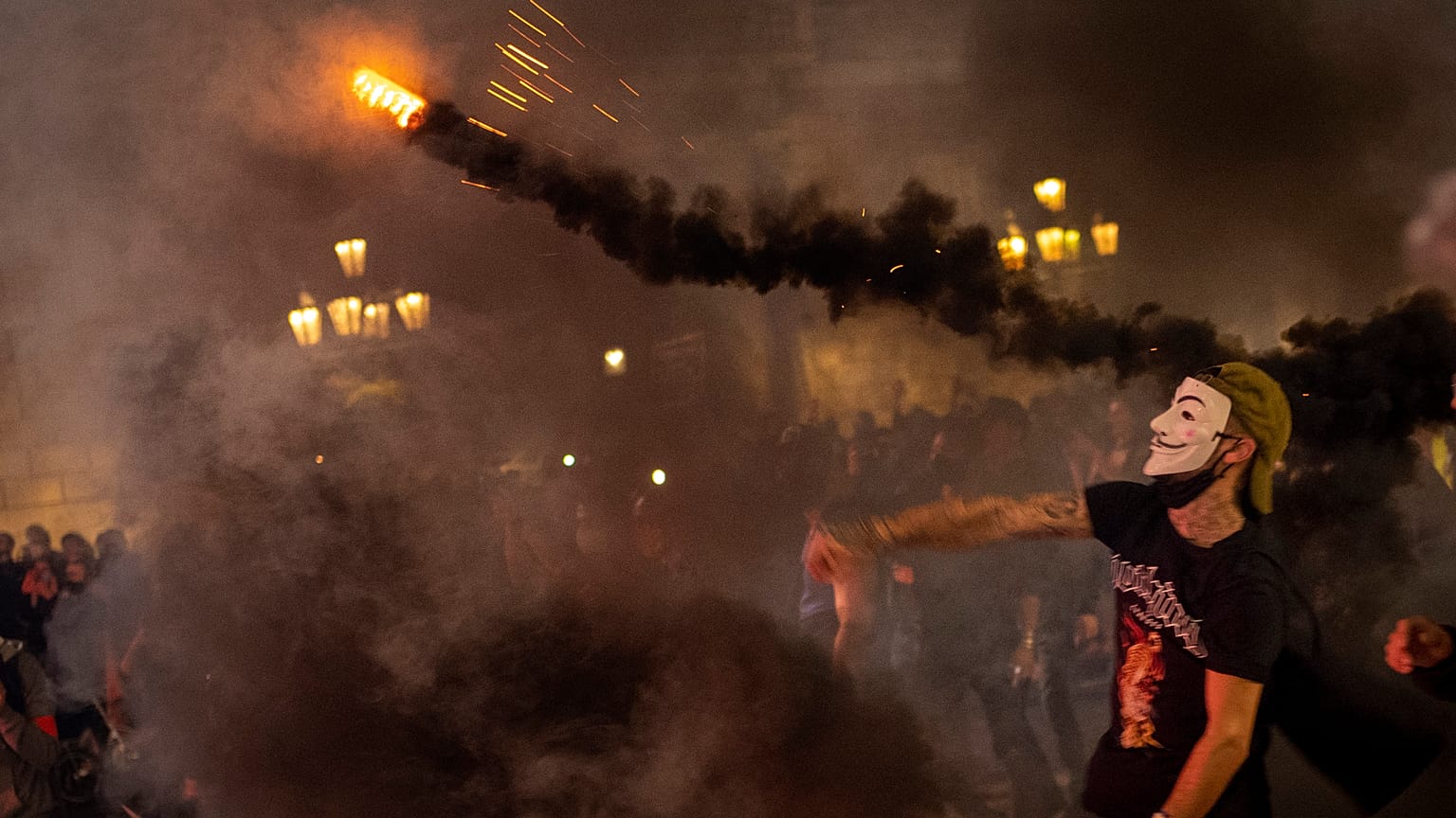 Barselona'da Covid-19 protestolarında olaylar çıktı