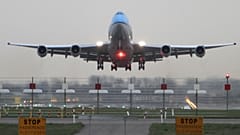 Самолет компании KLM в аэропорту Амстердама