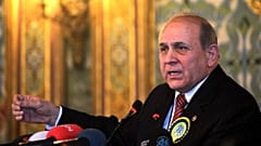 Burhan Kuzu Covid-19'dan dolayı hayatını kaybetti