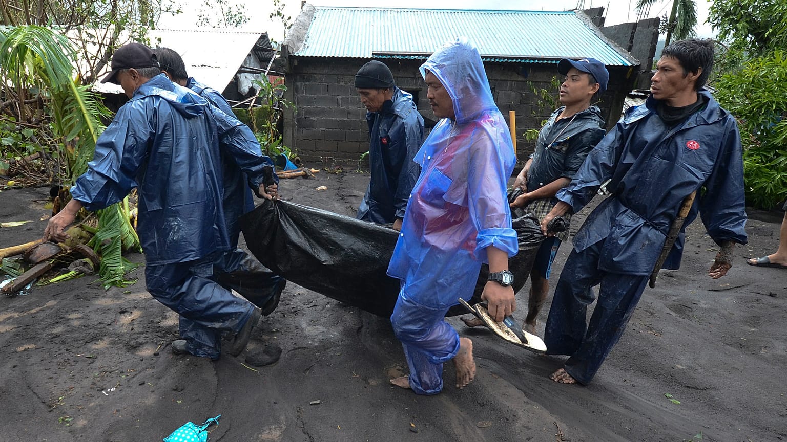Goni Tayfunu Filipinler'de 4 can aldı