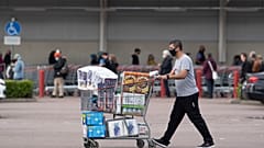 A franciák és a németek után a briteknél és a belgáknál is kijárási korlátozásokat vezettek be