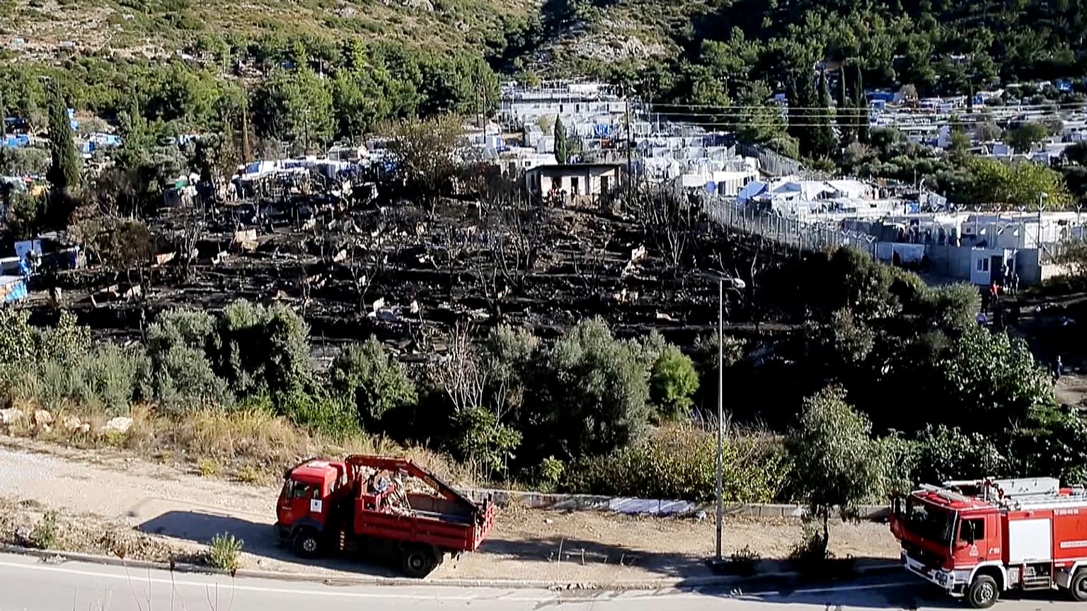 Sisam Adası'ndaki mülteci kampında yangın