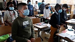 Frankreichs Schüler schweigen eine Minute für ermordeten Lehrer