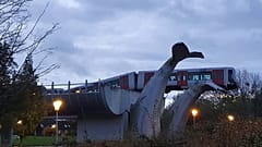 Die entgleiste U-Bahn kommt auf einer Skultour zum Stehen, 2.11.20
