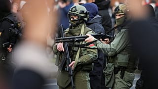 Belarus'un başkenti Minsk'te güvenlik güçleri, hükümet karşıtı protestoculara müdahale etti