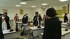 French secondary school students in Cenon begin clases with a tribute 