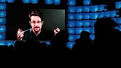 Snowden während der fernbildlichen Teilnahme an einer Veranstaltung im November 2019