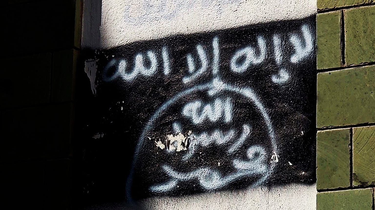 تنظيم القاعدة في بلاد المغرب الإسلامي يهاجم ماكرون ويدعو إلى "الثأر" للنبي محمد