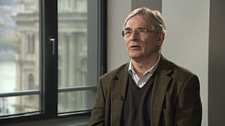 Magyarics Tamás egyetemi tanár az Euronews stúdiójában